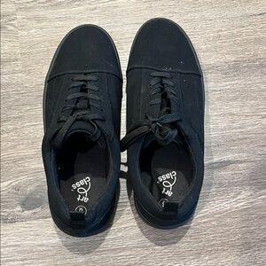 art class Black Low-Profile Lace-Up Canvas Sneakers